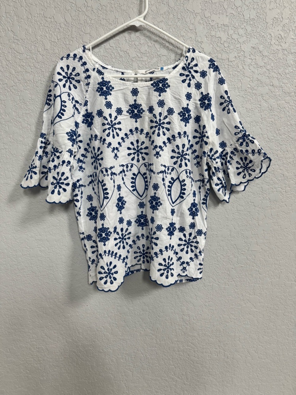 Given kale embroidered blouse with blue floral patterns and bell sleeves Large